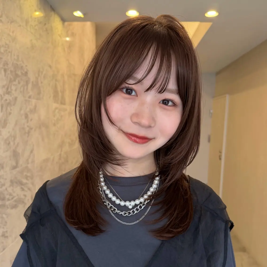 セミロング カラー SAKI 新宿のヘアスタイル