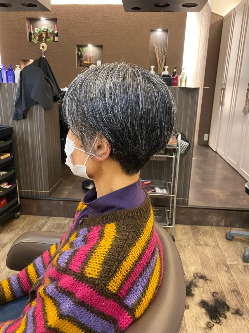 ショート ベリーショート くせ毛 ショートヘア 長嶋 花梨のヘアスタイル