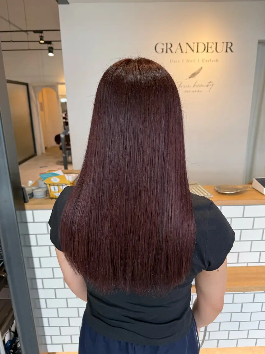 セミロング カラー ブリーチ ボルドーカラー ブリーチなしカラー レッドカラー 片山 実莉のヘアスタイル