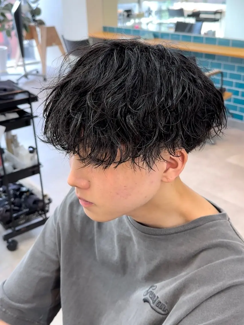 ショート パーマ メンズ 波巻きパーマ JINKIメンズ特化 メンズカットパーマのヘアスタイル