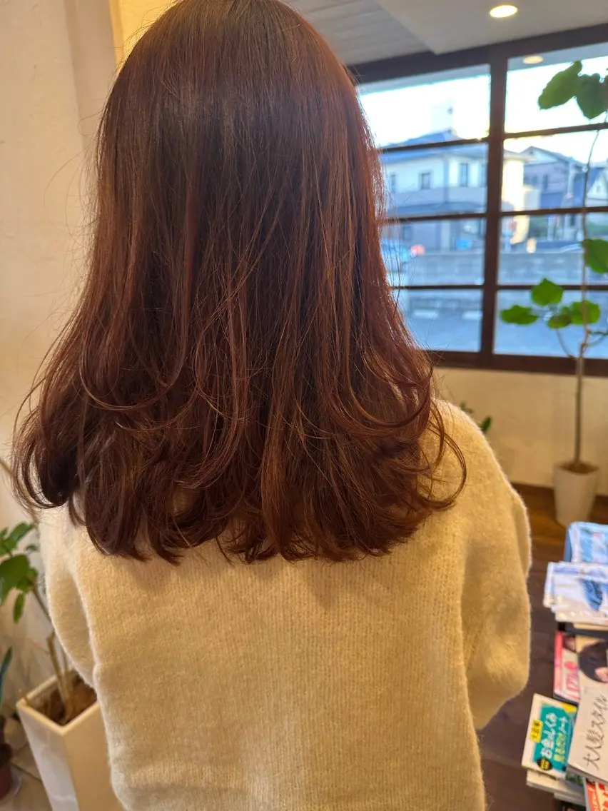 セミロング ピンクブラウン レイヤーカット 井上 歩美のヘアスタイル