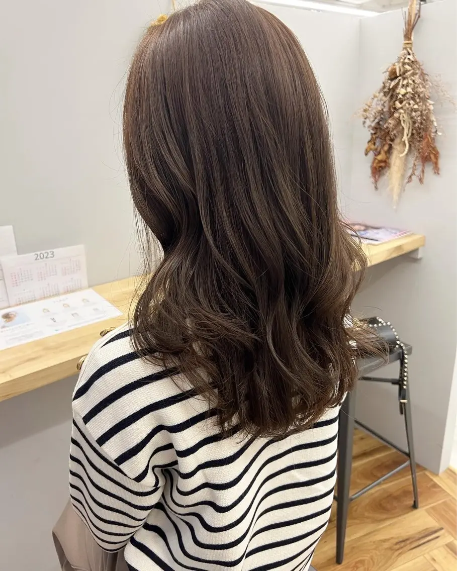 セミロング 檜谷 晴　顔周りカットのヘアスタイル
