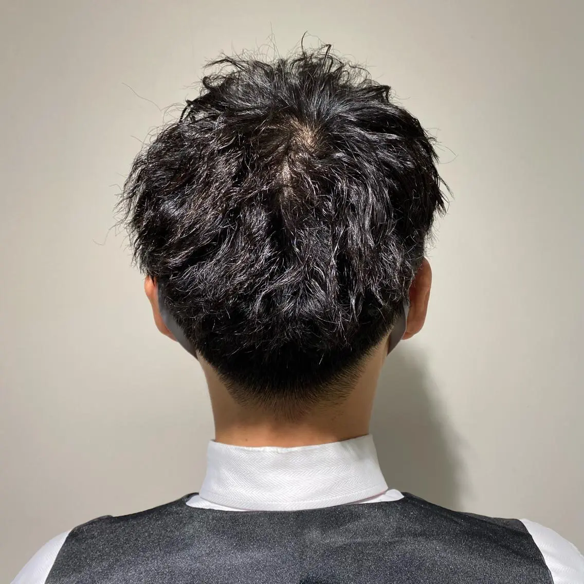 ショート パーマ メンズ 橋本 琉磨のヘアスタイル