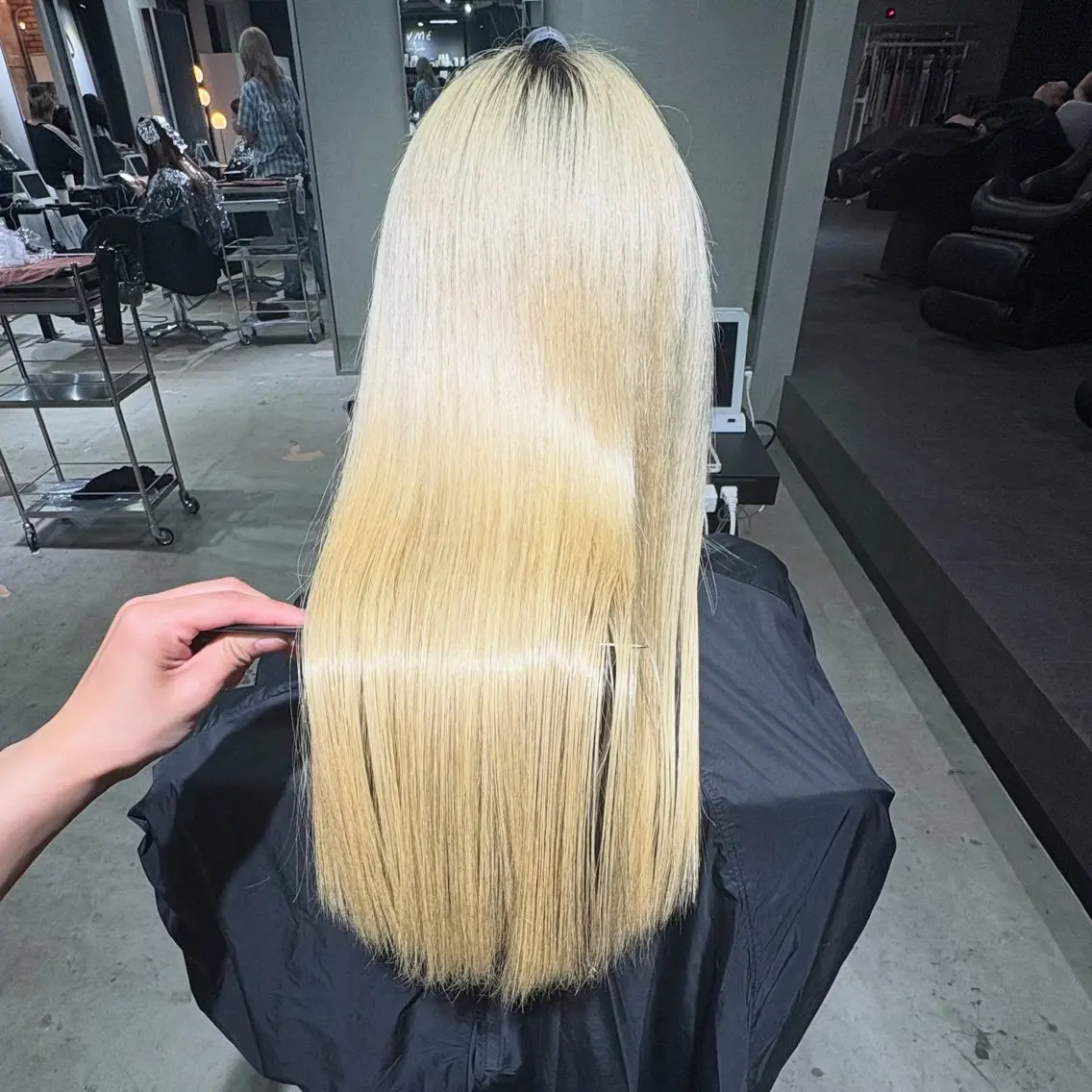 ロング カラー 抜きっぱなしブロンド ブロンド カット ヘアカラー ミルクティー/ハイ トーン/konomiのヘアスタイル