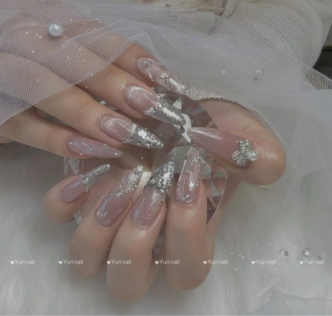 ネイル ガーリー キラキラネイル 韓国ネイル ロングネイル ピンク ハンドネイル Yuri.nail studioのネイルデザイン