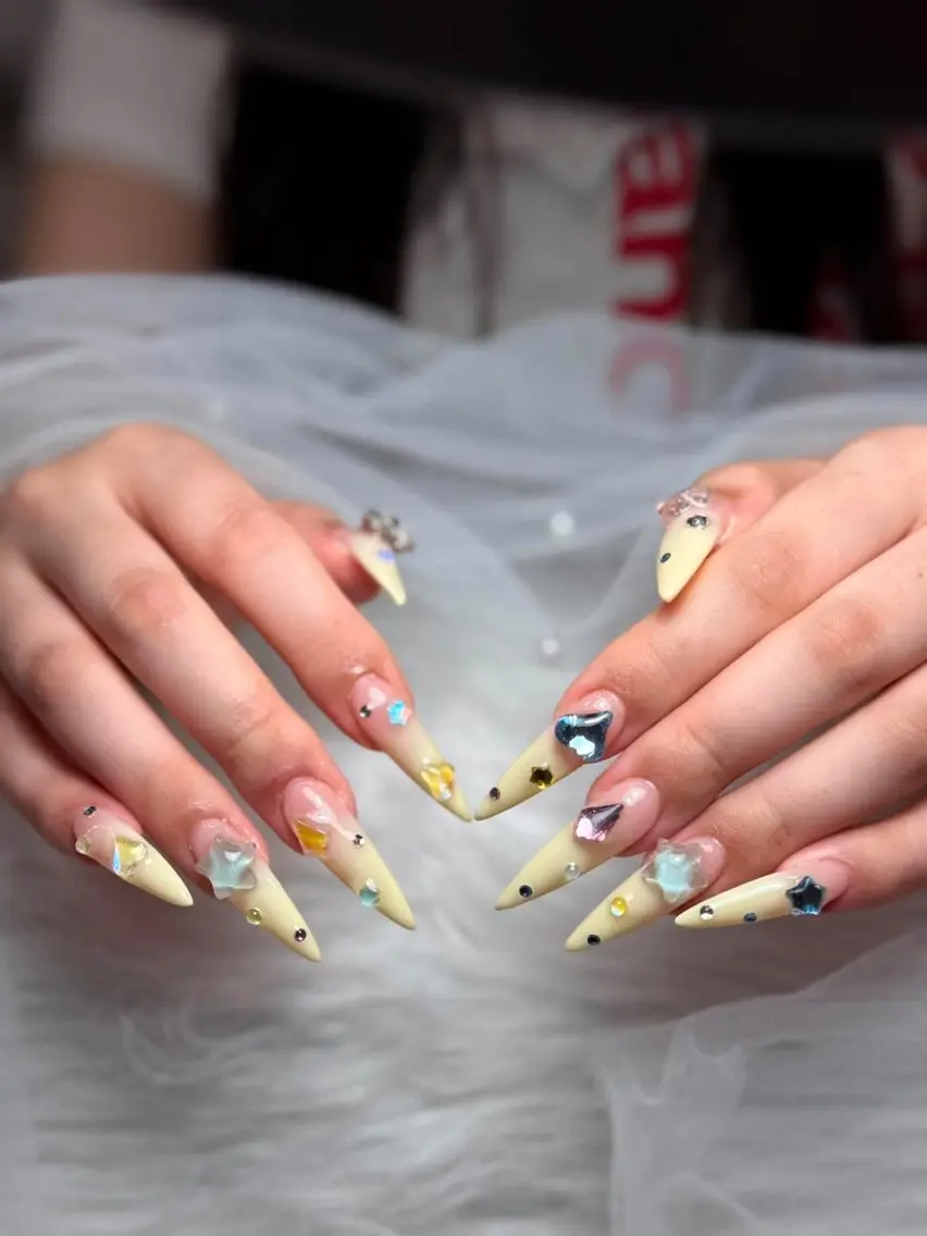 ネイル アートネイル 長さ出し ジェルネイル 韓国ネイル マグネットネイル ハンドネイル Cloudy Chan Nailのネイルデザイン