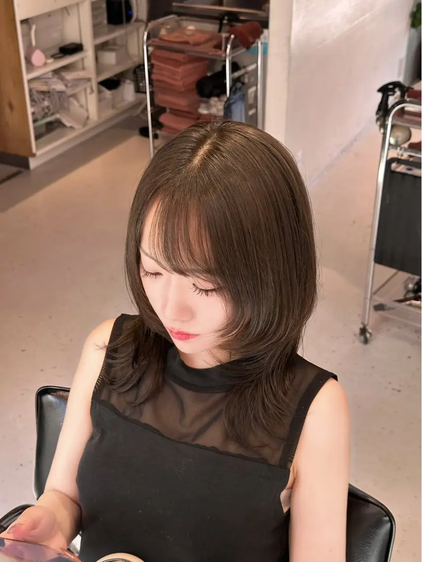 セミロング カラー ブラウンカラー オリーブブラウン 顔周りカット ハッシュカット トリートメント カット ヘアカラー 似合わせひなた🐥 elima調布のヘアスタイル