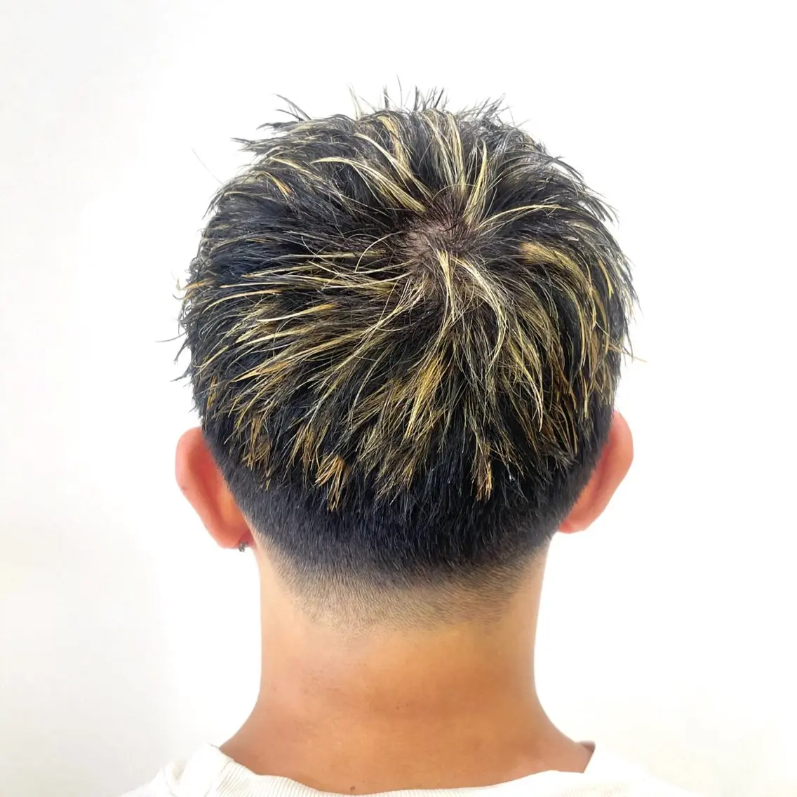 カラー メンズ メンズブリーチ ビジネス フェードカット メンズハイライト メンズメッシュ ヘアカラー メンズ支持率No.1 /大船メンズパーマのヘアスタイル