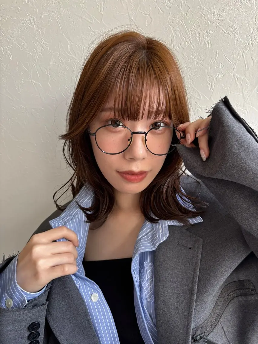 ミディアム カラー くびれヘア 顔まわりレイヤー レイヤーカット カット ヘアカラー 柳坪 まなのヘアスタイル