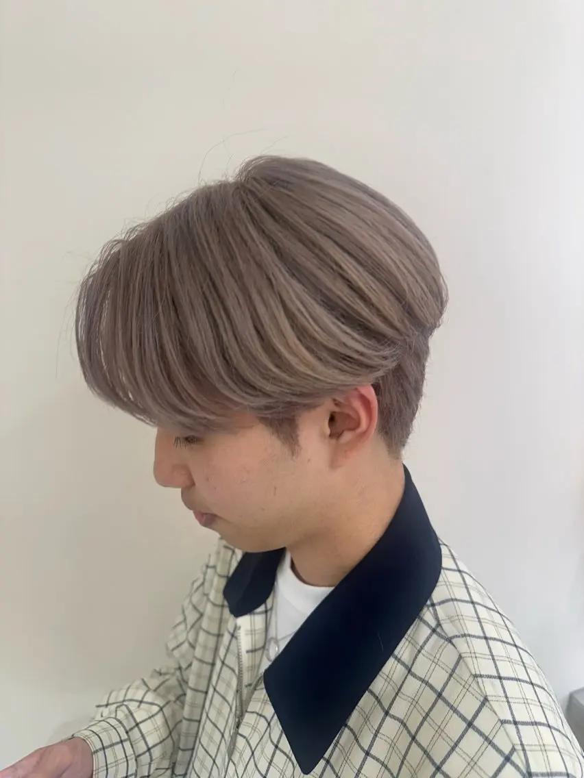 カラー メンズ タイトボブ個性派カラ ーAKANEのヘアスタイル