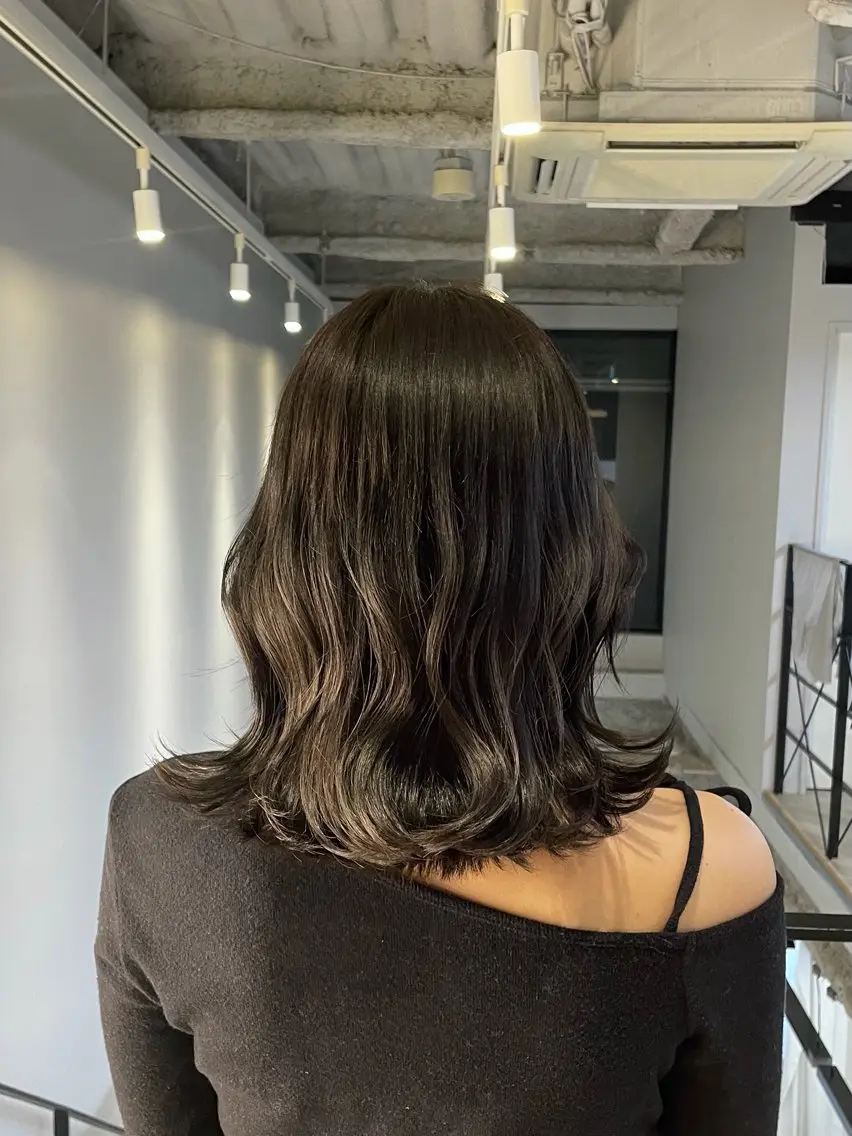ミディアム カラー グレージュ オリーブグレージュ オリーブグレー ヘアカラー RIKO / ICI 伏見/透明感カラー/のヘアスタイル