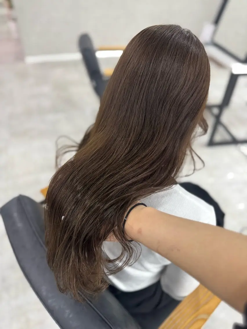 ロング カラー アッシュ アッシュブラウン ベージュカラー 黒髪 ブリーチ カット ヘアカラー トリートメント 赤み無し柔らかカラー 【梅田】madokaのヘアスタイル