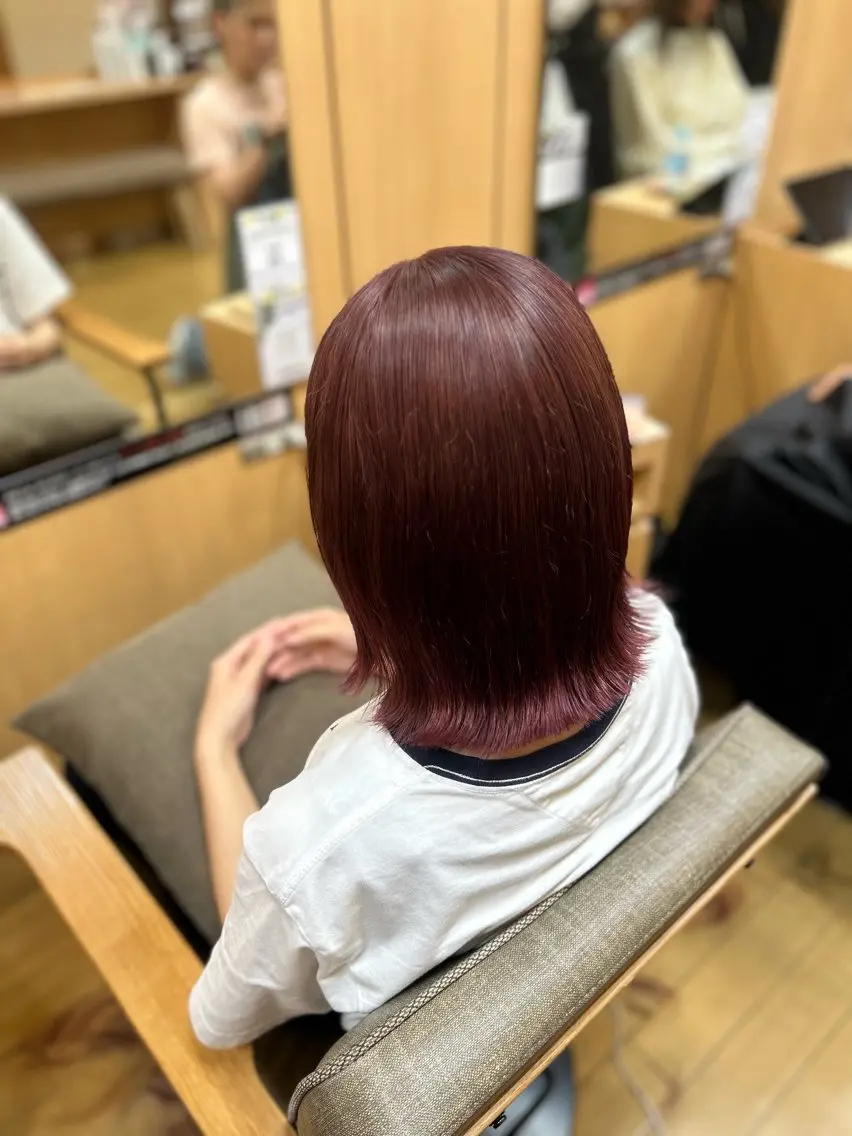 セミロング カラー ブリーチ ブリーチなしカラー ピンクカラー 外ハネヘア ヘアカラー ヘッドスパ 🎀井田 愛梨 /ツヤ感カラー🎀のマツエク・マツパデザイン