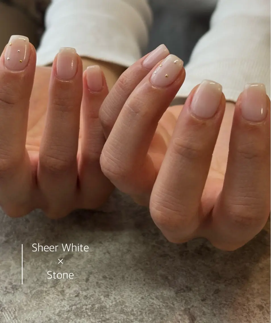ネイル ストーンネイル ハンドネイル ニュアンスネイル⌇ Rukka💅🫧のネイルデザイン
