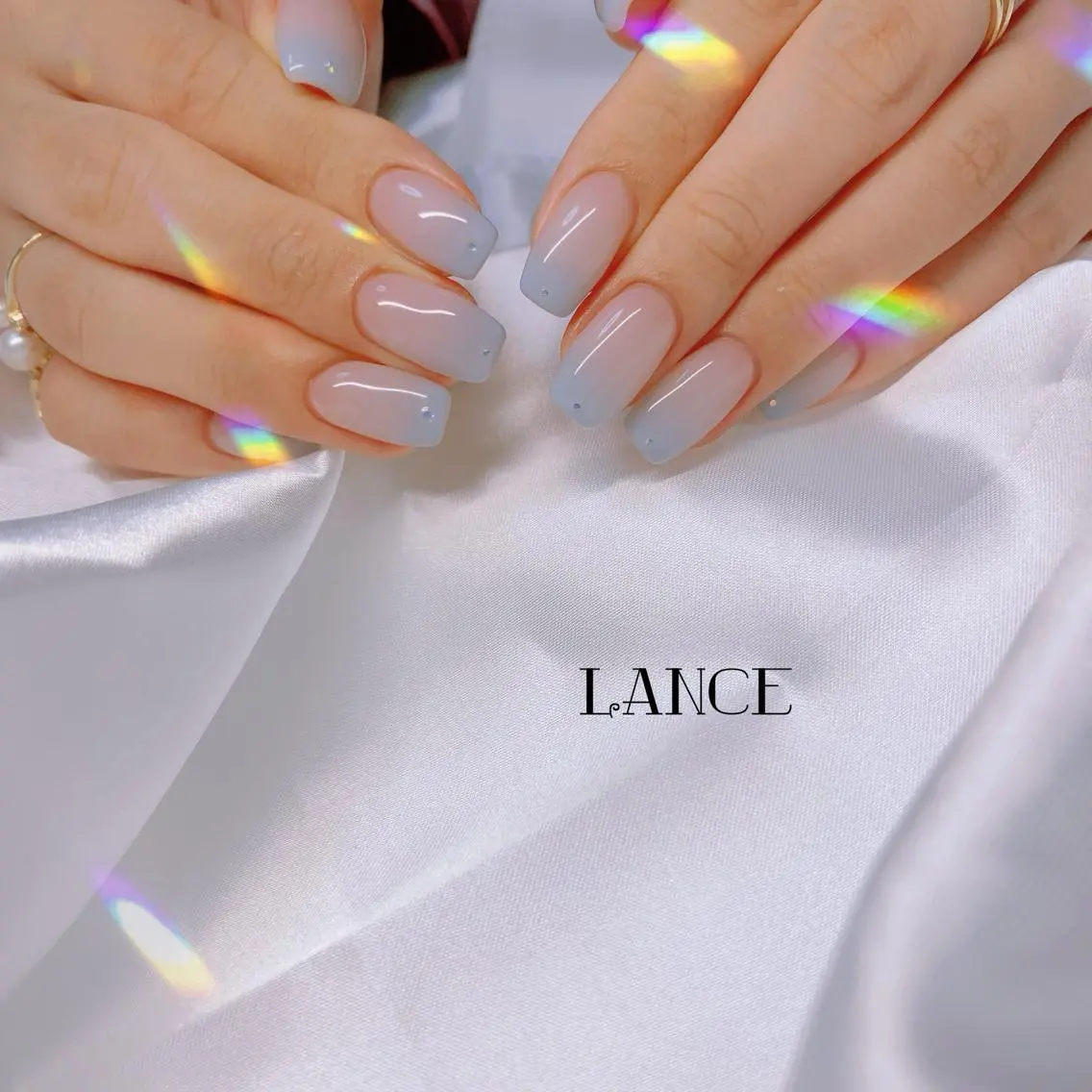 ミディアム ネイル オーロラネイル フレンチネイル グラデーション キラキラネイル シンプルネイル ハンドネイル Lance nailのネイルデザイン