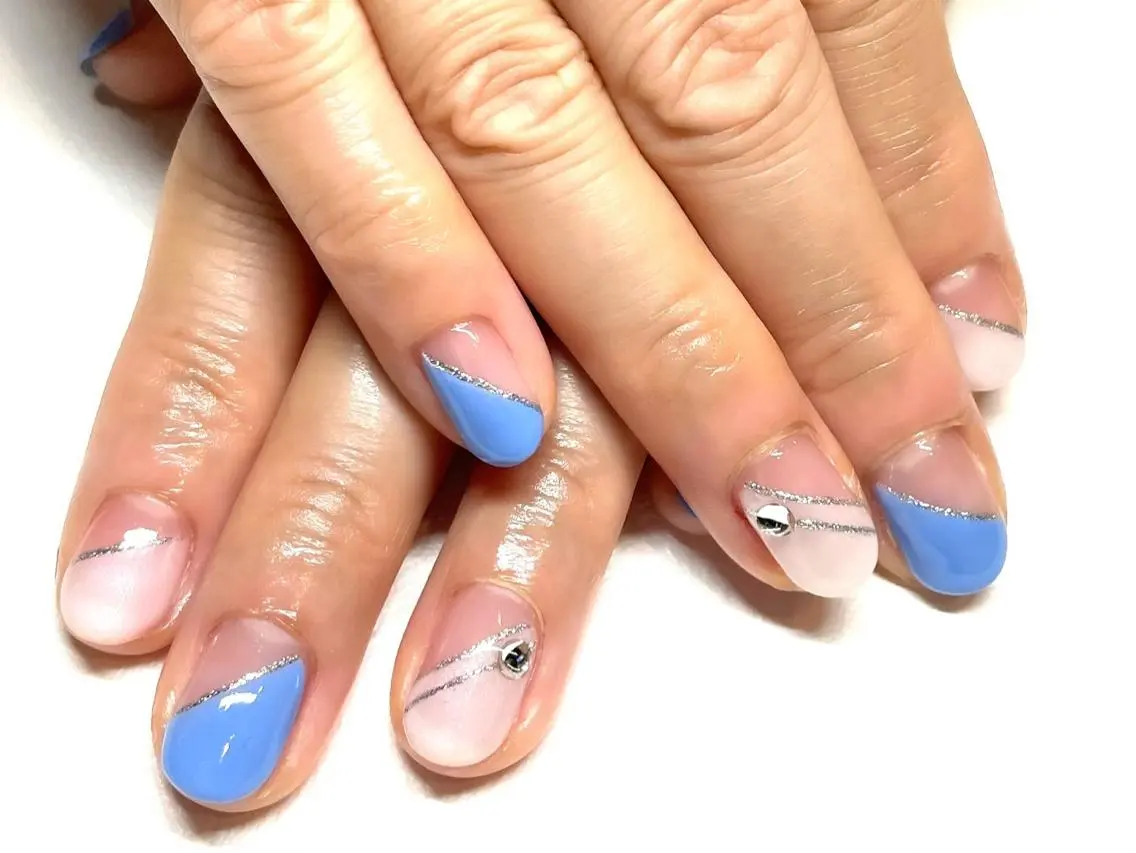 ネイル フレンチネイル ささき れいなのネイルデザイン