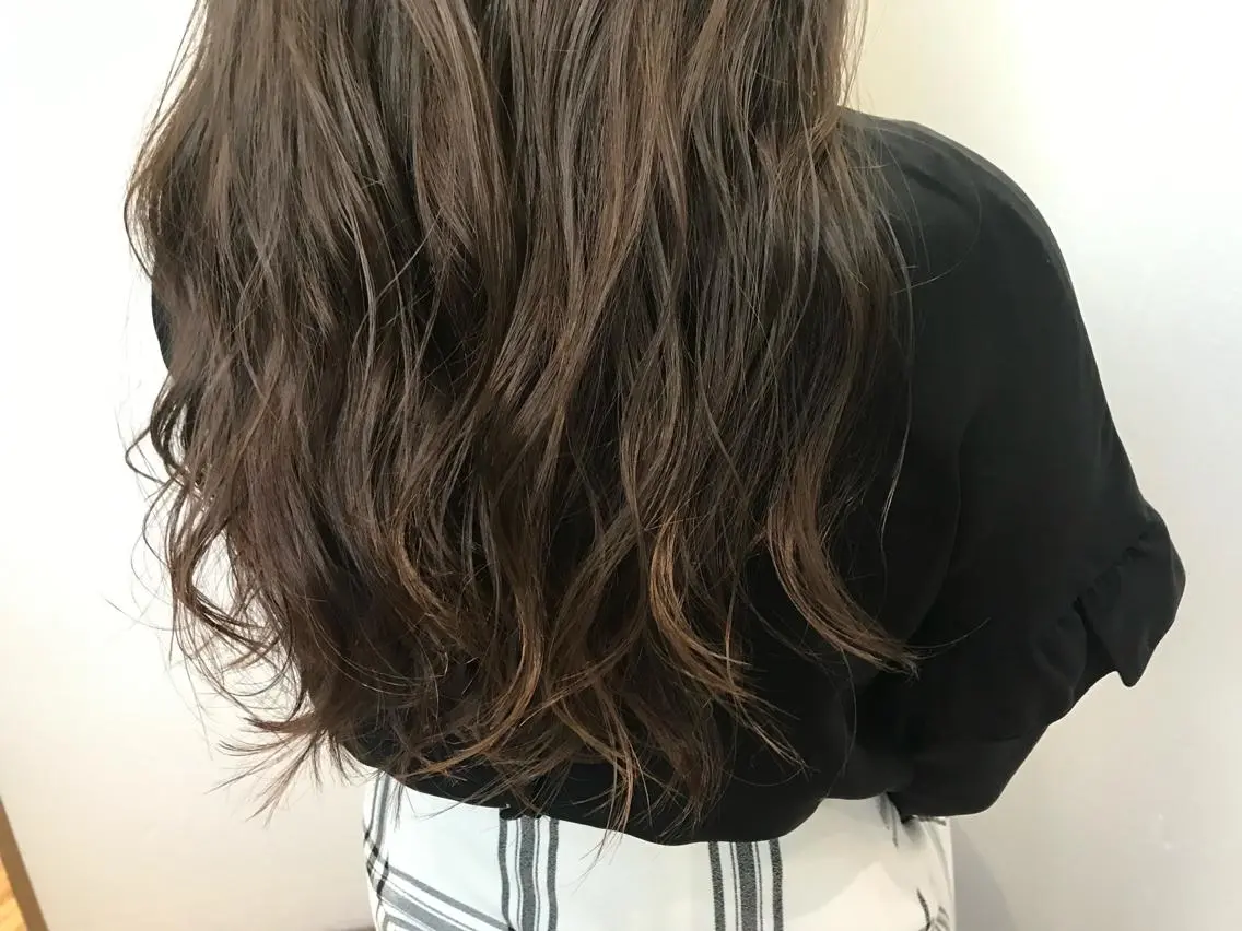 ロング カラー イルミナカラー カット ヘアカラー トリートメント 【Uneユヌ】菊地 春那のヘアスタイル