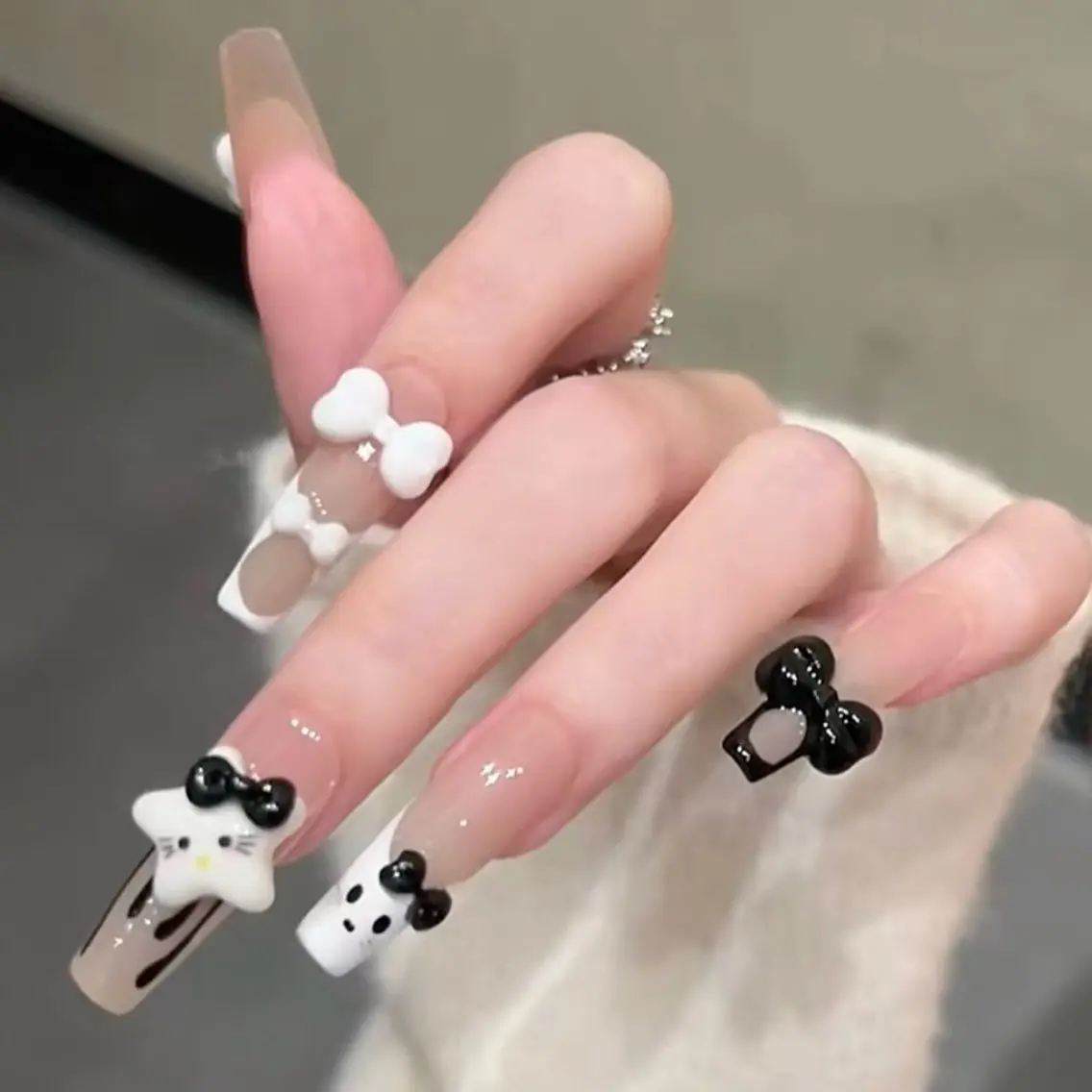 ネイル ハンドネイル ハンドケア queen nailのネイルデザイン