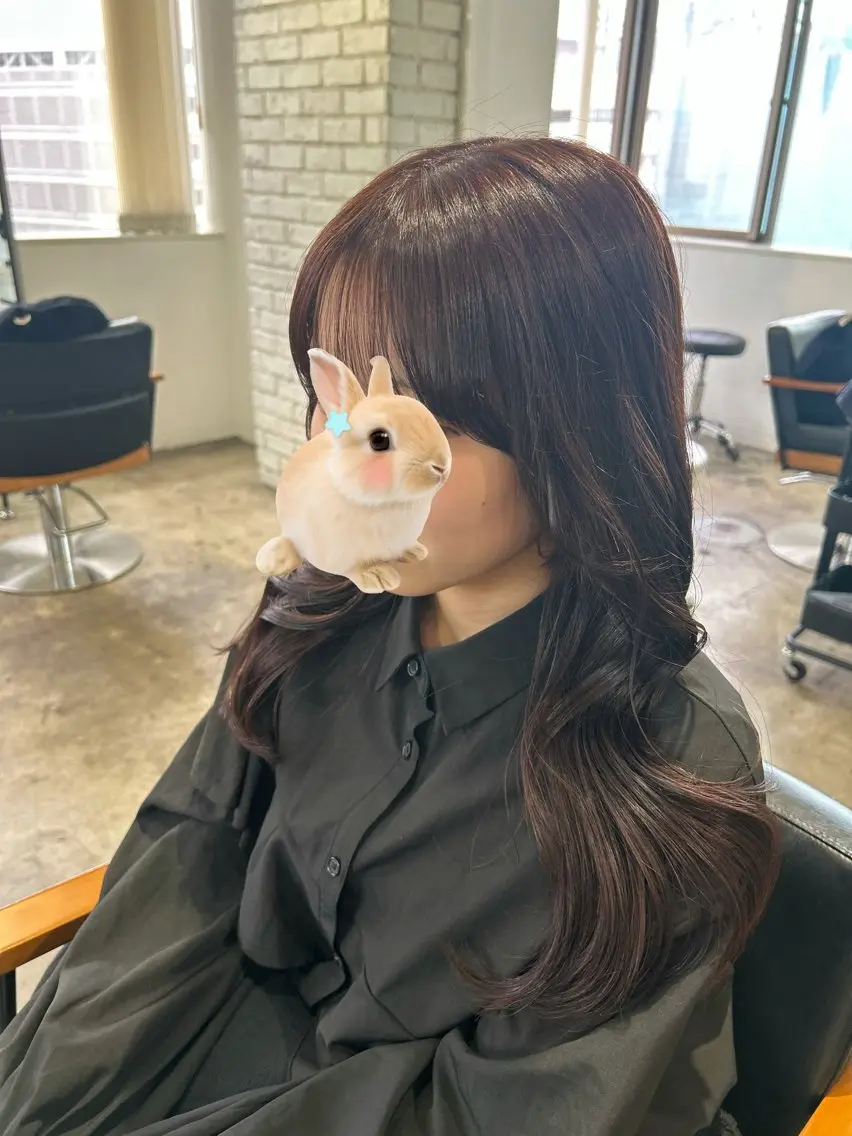 ロング カラー 透明感カラー レイヤーカット ローレイヤー 羽成 優衣菜のヘアスタイル