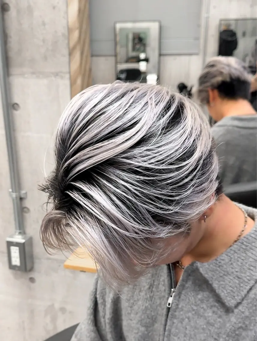 メンズ ヘアカラー 🌺名古屋ハイトーン SOLAデザインのヘアスタイル