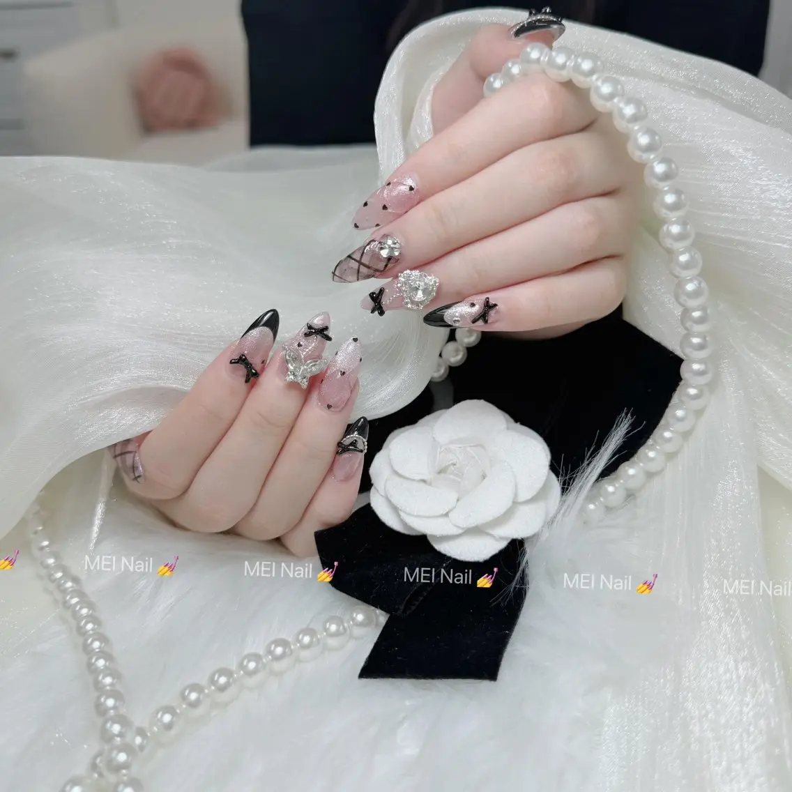 ネイル フレンチネイル キラキラネイル 韓国ネイル シンプルネイル ワンホンネイル ハンドネイル MEI Nailのネイルデザイン