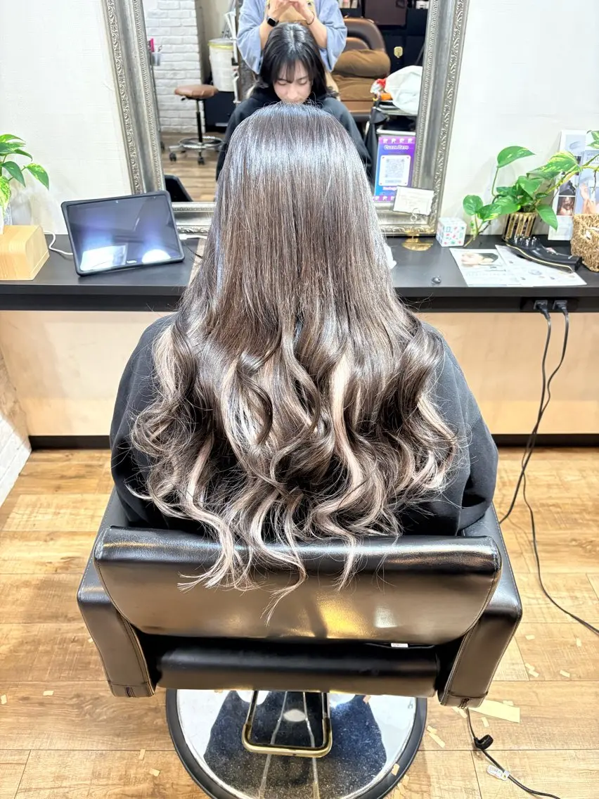 ロング カラー ヘアアレンジ 黒髪 グレージュ インナーカラー ナチュラルブラック ボブ ヘアカラー エクステ きむえり/髪質改善 /うねり広がり改善のヘアスタイル