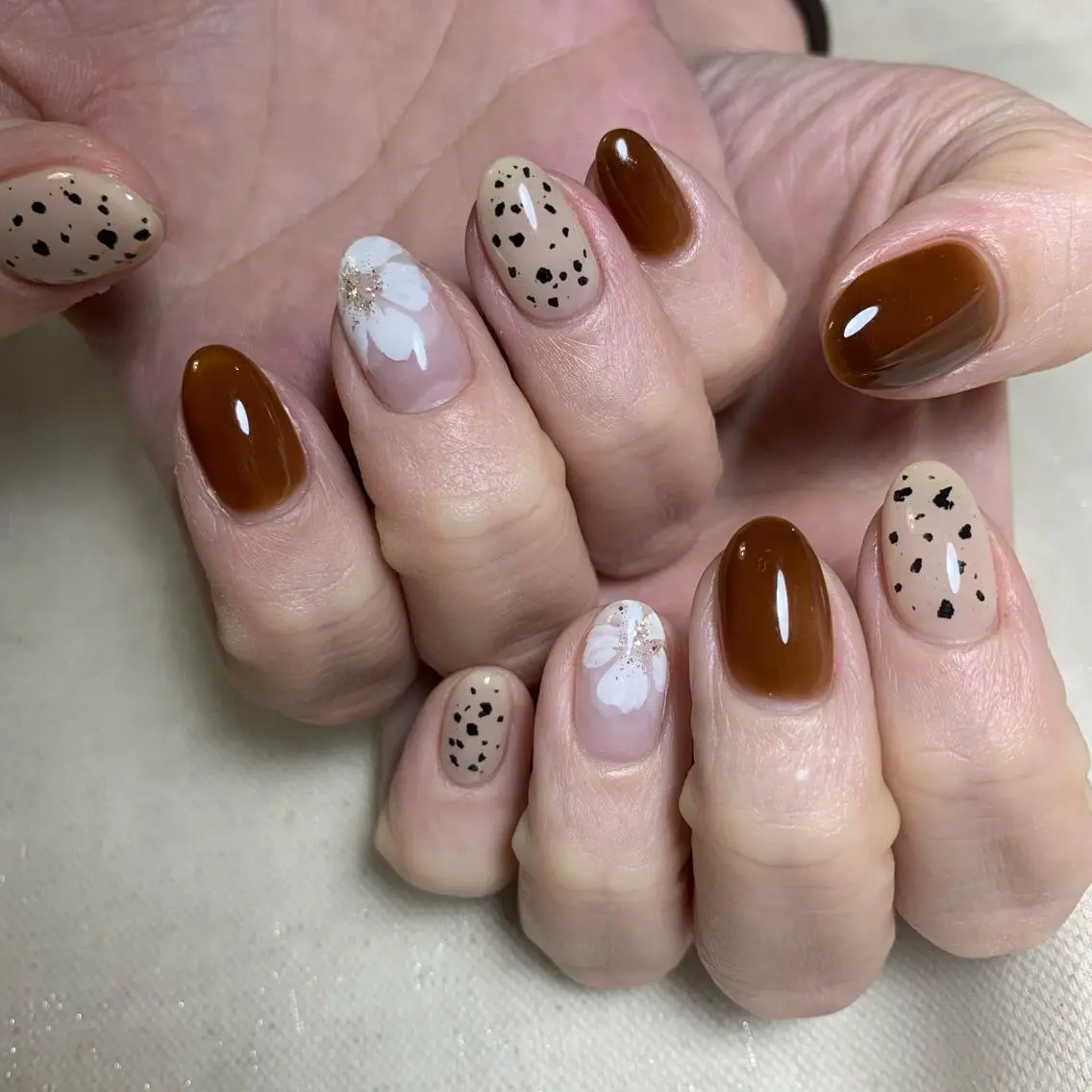 ネイル フラワーネイル ニュアンスネイル ハンドネイル 里見 麗のネイルデザイン