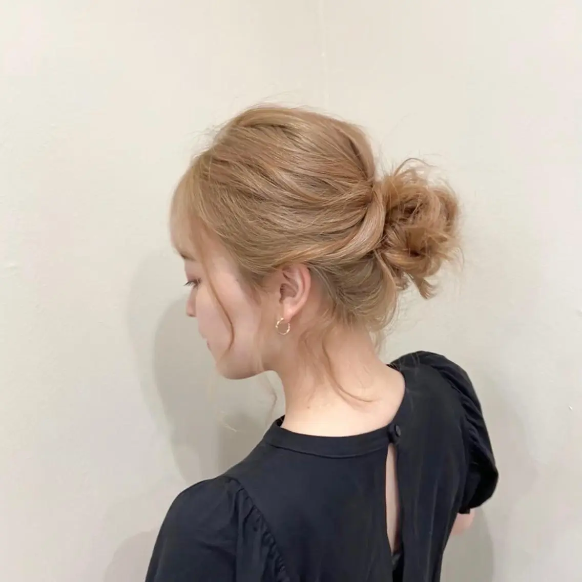 ミディアム ヘアアレンジ お団子ヘア ワタナベ リリコのヘアスタイル