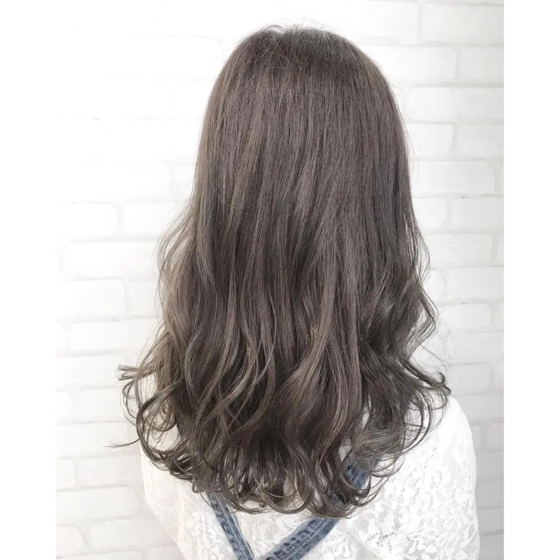 セミロング カラー グレージュ イルミナカラー オリーブグレージュ オリーブグレー ヘアカラー 高木 麻知子のヘアスタイル