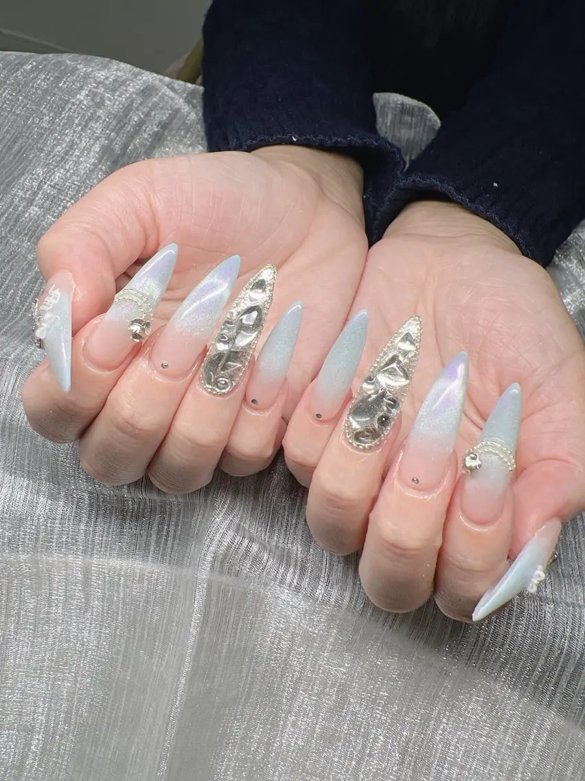 ネイル 長さ出し グラデーション 卒業式 キラキラネイル マグネットネイル Lee Nailsのネイルデザイン