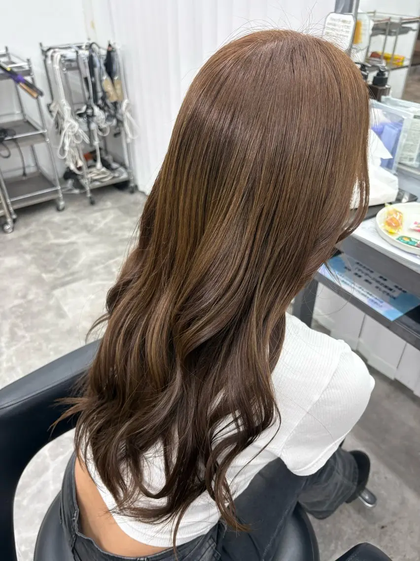 カラー ベージュカラー ブリーチ 透明感カラー ダブルカラー ブリーチなしカラー 岩崎 郁音のヘアスタイル