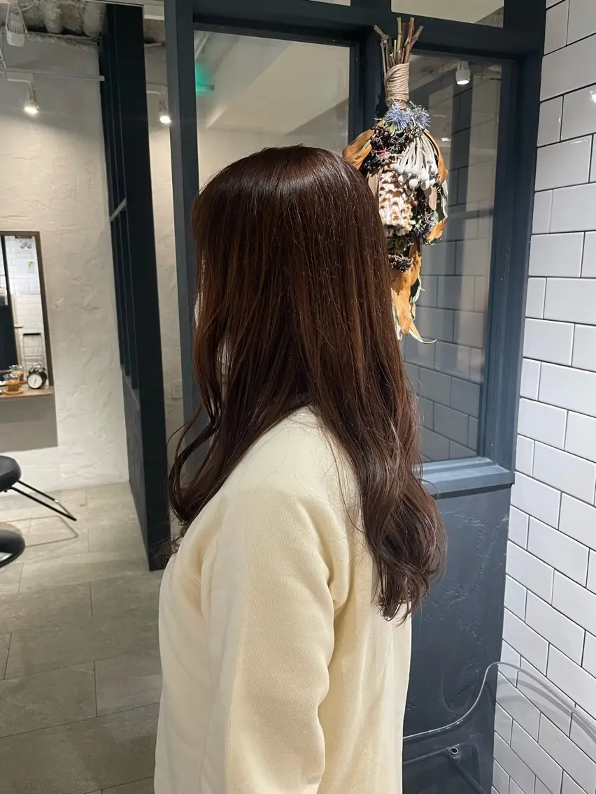 ロング カラー ベージュカラー ミルキーベージュ 井上 飛鳥のヘアスタイル