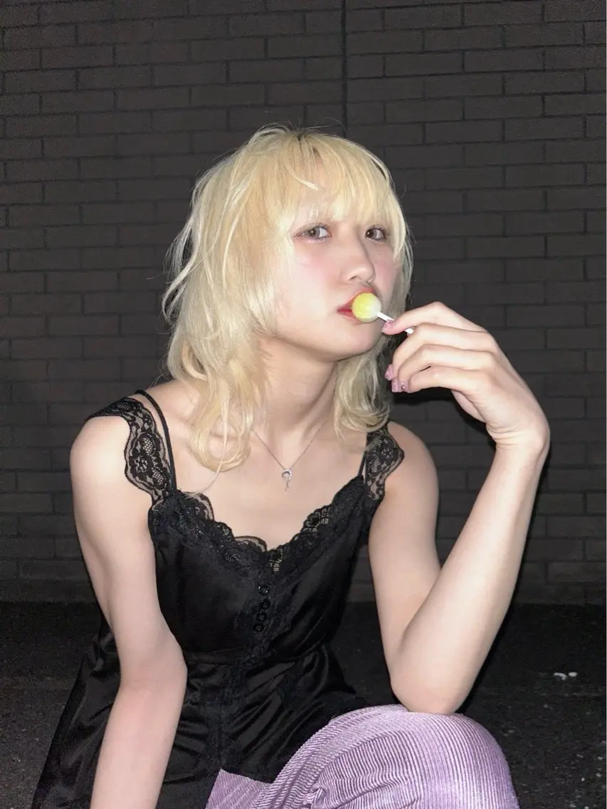 抜きっぱなしブロンドの写真