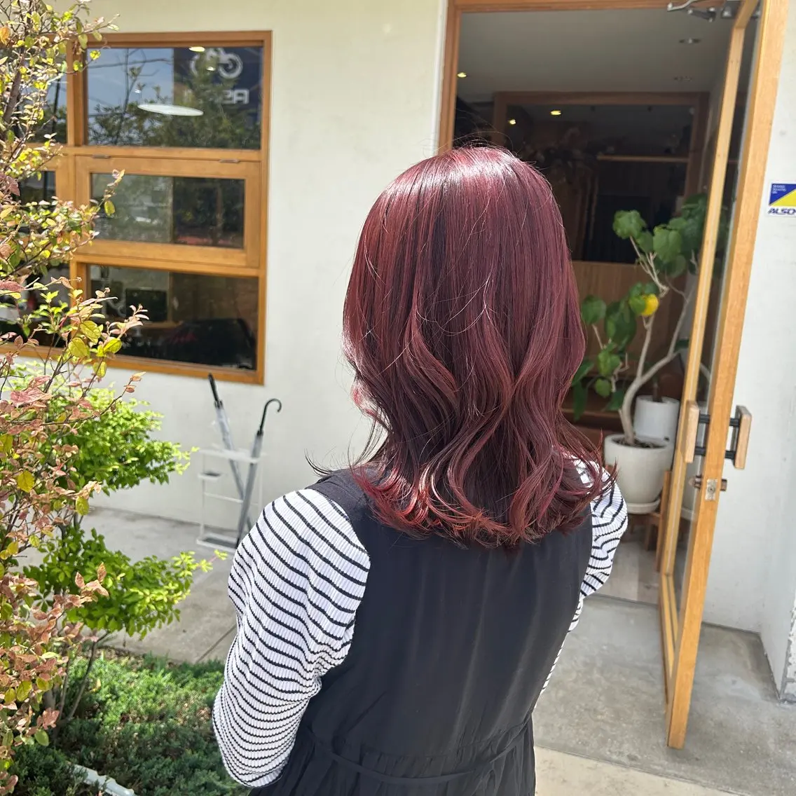 ミディアム カラー ブリーチ ブリーチなしカラー ピンクカラー 山本 知佳のヘアスタイル
