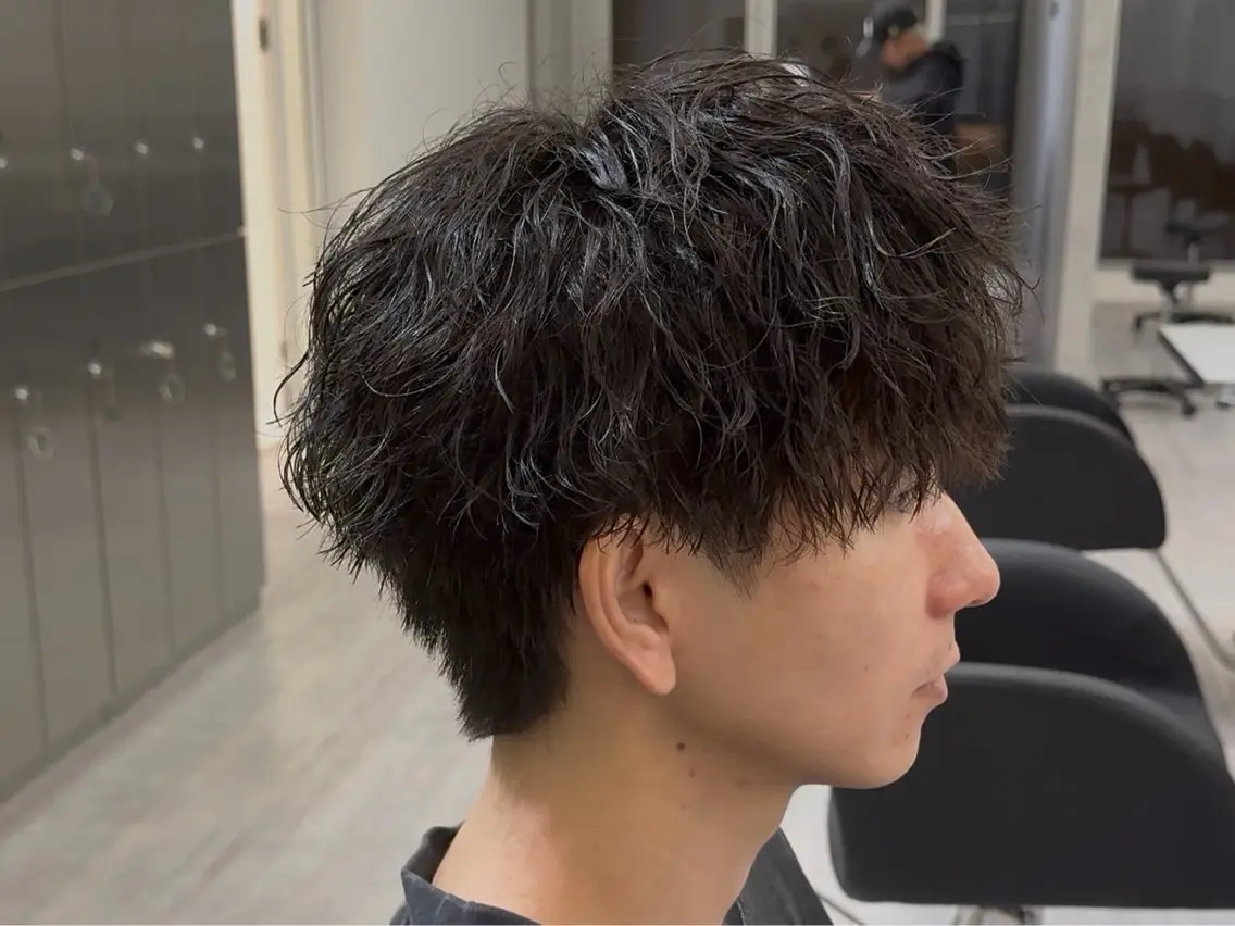 ショート パーマ メンズ メンズパーマ 波巻きパーマ 村雲 蓮のヘアスタイル