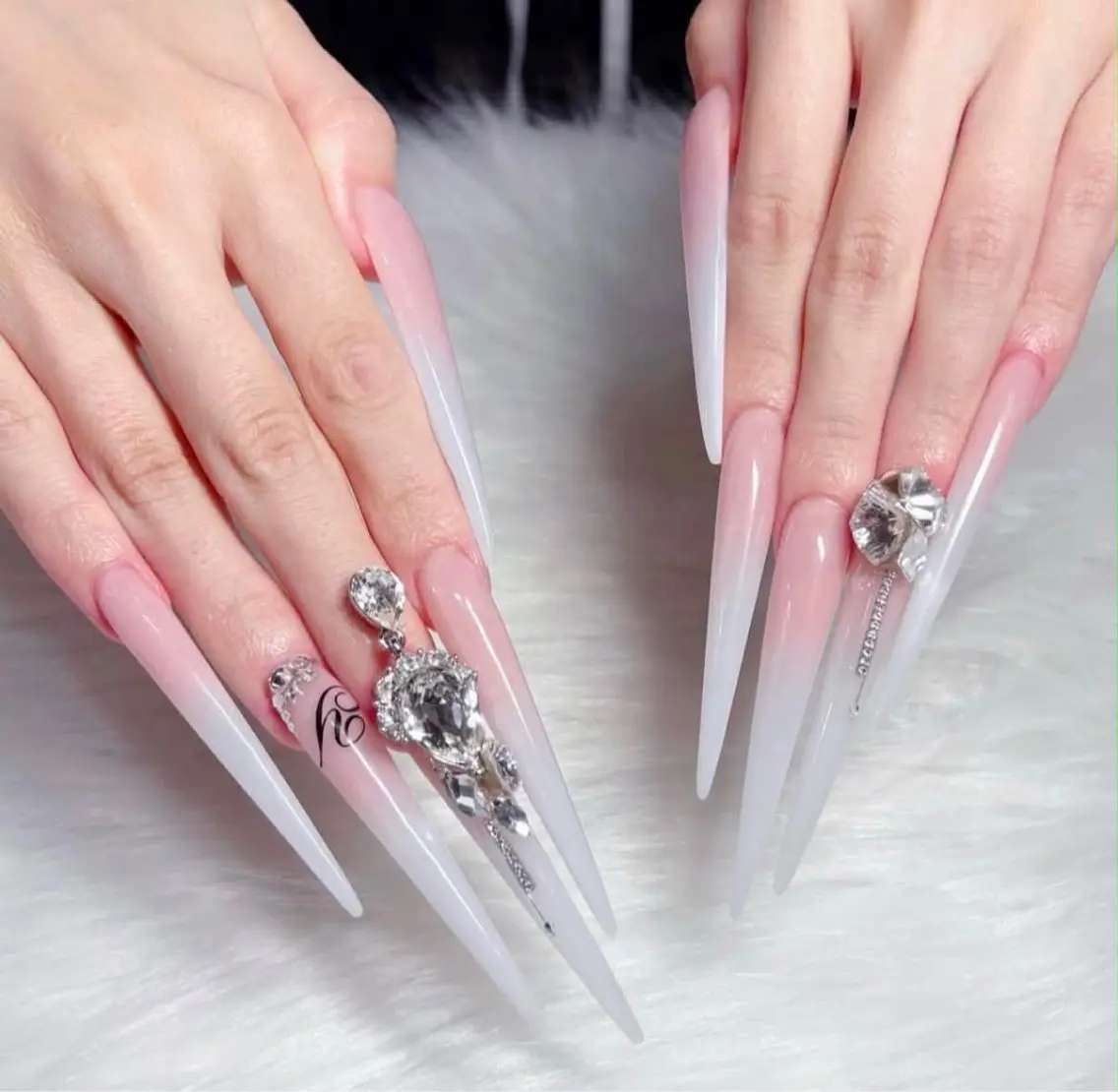 ネイル アートネイル ボルドー フレンチネイル ジェルネイル 氷ネイル・うるうるネイル ハンドネイル Julie Nail Rinのネイルデザイン