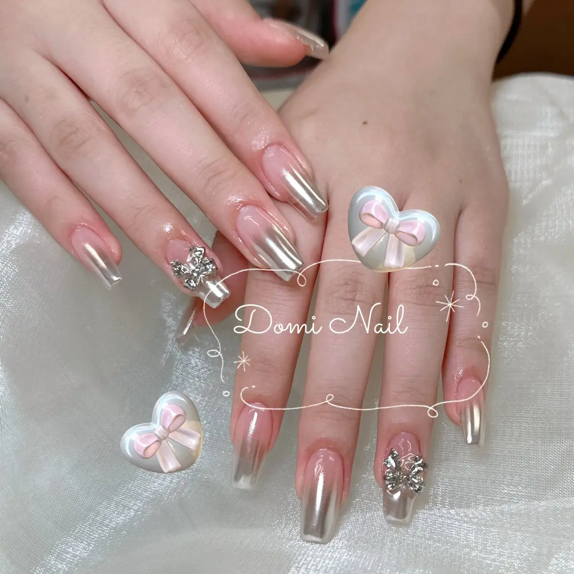 ネイル グラデーション ミラーネイル Domi Nail Salonのネイルデザイン