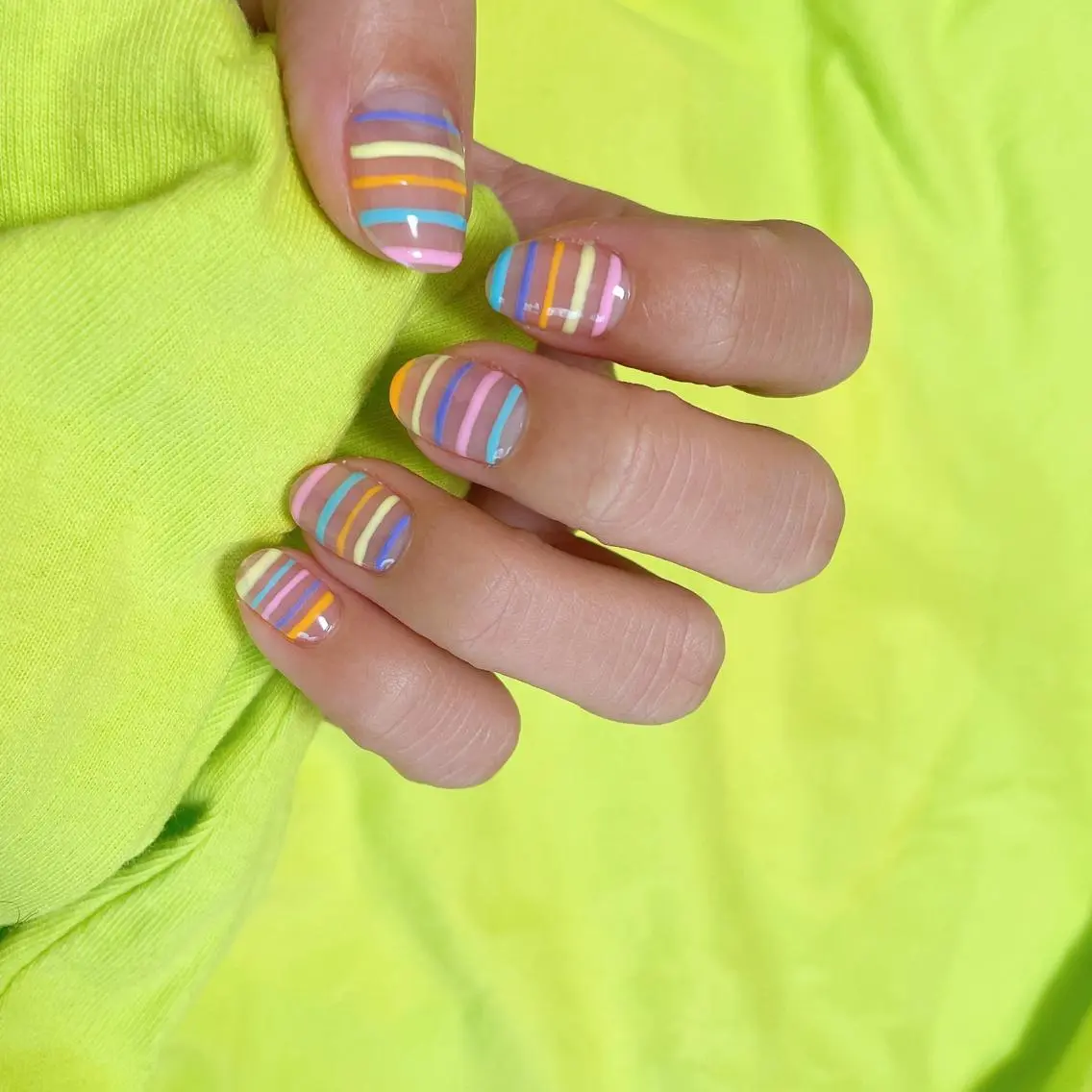 ネイル ハンドネイル VIERU 🌈🎀💖のネイルデザイン
