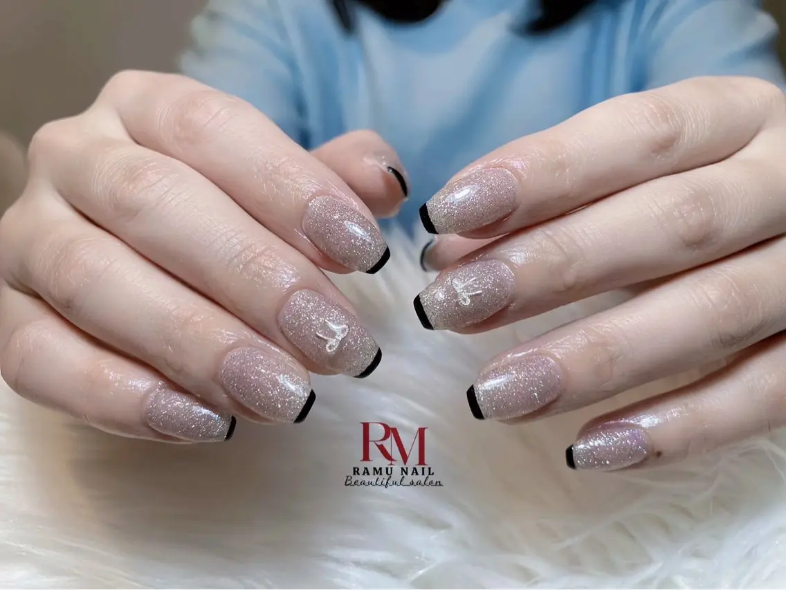 ネイル フラッシュネイル キラキラネイル マグネットネイル ミラーネイル リボン ハンドネイル RAMU Nail 恵比寿店のネイルデザイン