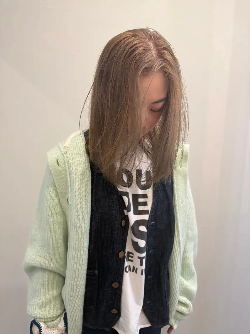 ミディアム カラー パーマ ベージュカラー オリーブベージュ ヘアカラー 渋谷 留菜のヘアスタイル