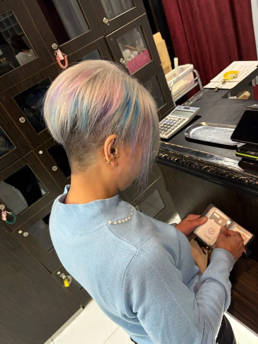 ショート カラー シルバー ホワイトシルバー ヘアカラー トリートメント グレージュ達人/赤み 消し/ブリーチ/岩崎のヘアスタイル