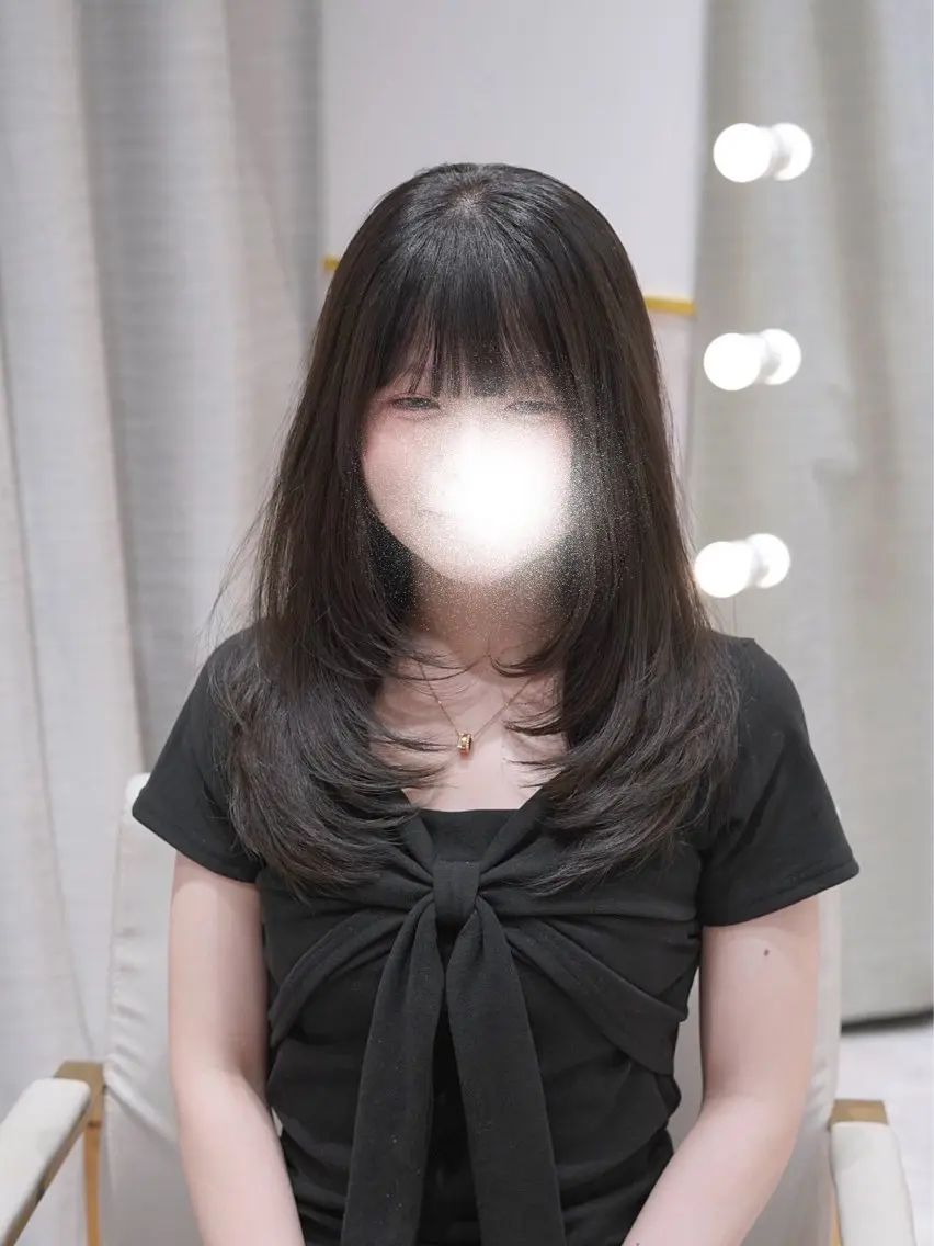 セミロング レイヤーカット 艶ダブルカラー🩰ハ イトーン🤍香織のヘアスタイル