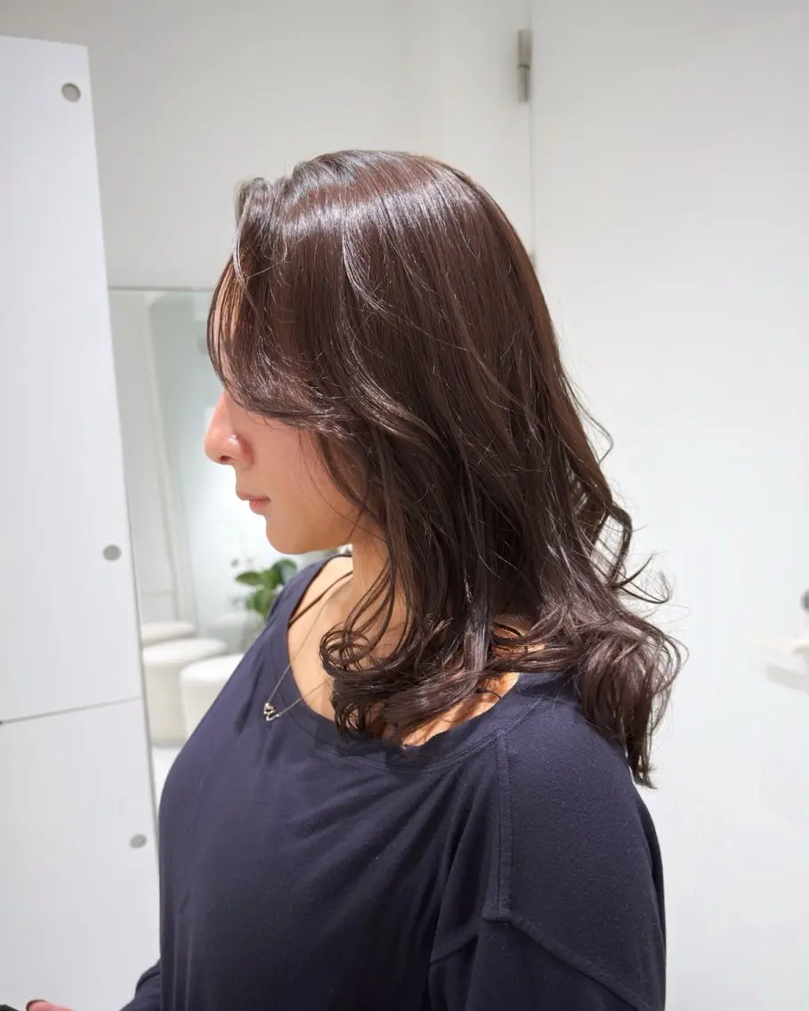 セミロング カラー ブラウンカラー チョコレートブラウン 透明感カラー レイヤーカット ヘアカラー トリートメント ヘッドスパ ヘアセット 艶くすみカラー /縮毛/川添桃花のヘアスタイル