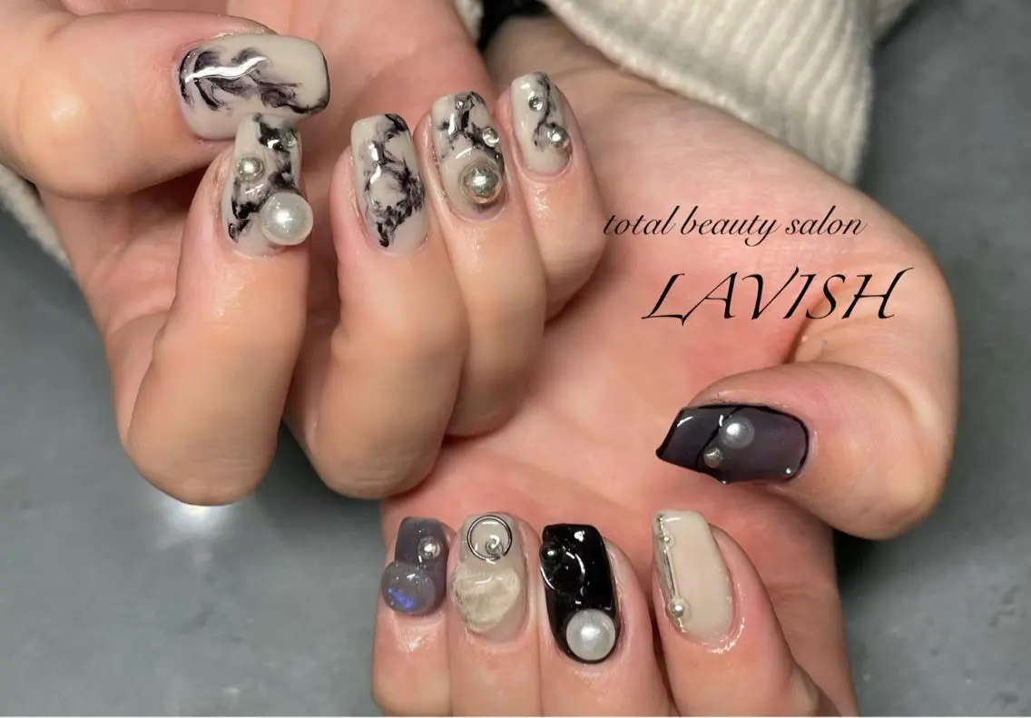 ネイル LAVISH 大和店 emi・:*+のネイルデザイン