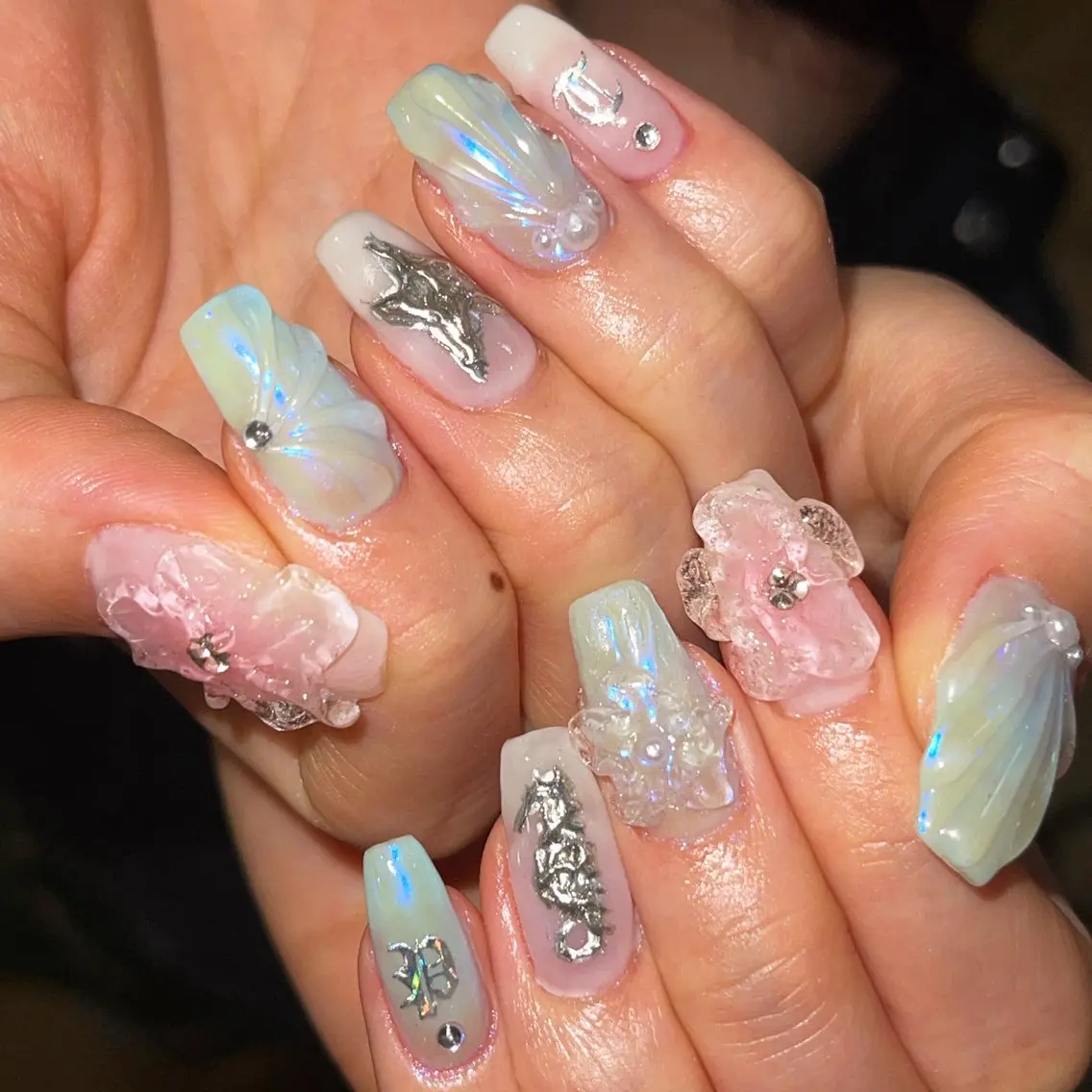 ネイル ハンドネイル さゆり￤推しキャラ ￤ロングネイル🩷のネイルデザイン