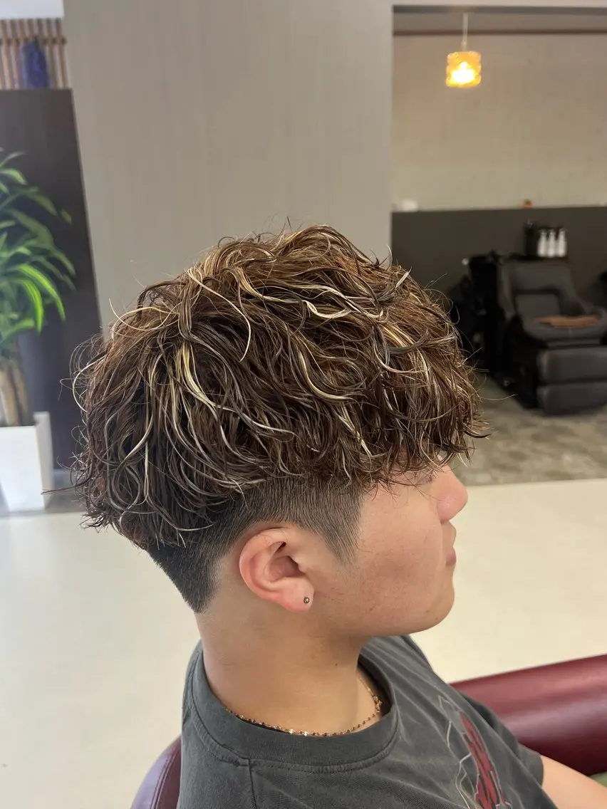 ショート カラー パーマ メンズ メンズメッシュ メンズパーマ メッシュ スパイラルパーマ KEN 🌟のヘアスタイル