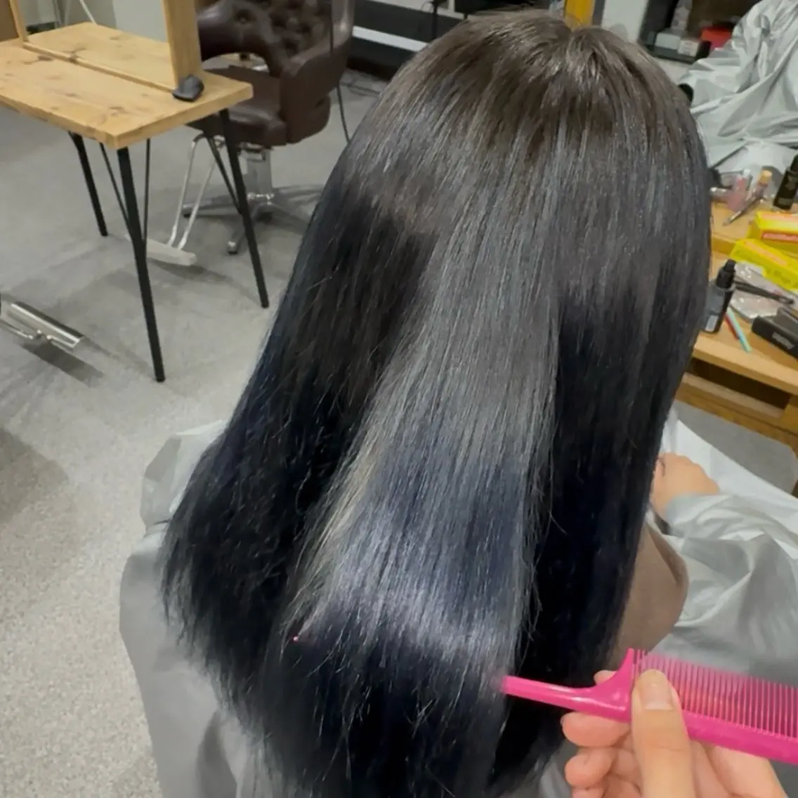 ミディアム カラー ブルーカラー 望月 星音のヘアスタイル