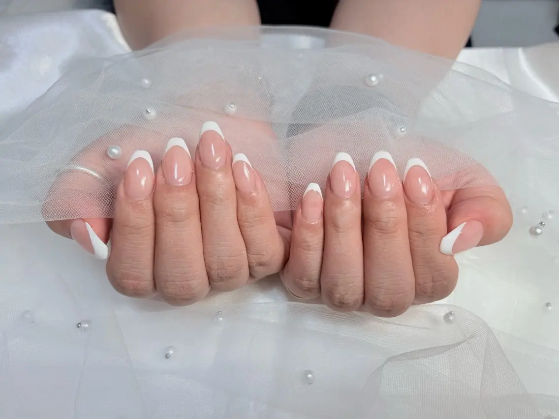 ネイル フットネイル フレンチネイル ジェルネイル キラキラネイル ラメ(グリッター) ハンドネイル ハンドケア ♡Bivi♡自爪に 優しいネイルサロンのネイルデザイン