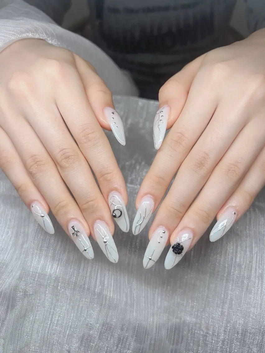 ネイル オーロラネイル チークネイル 長さ出し フットネイル フレンチネイル ハンドネイル Lee Nails チップ長さだし専門店のネイルデザイン