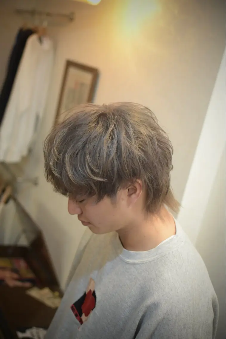 ショート カラー ベージュカラー ブリーチ ミルクティーベージュ 青木 紗耶のヘアスタイル